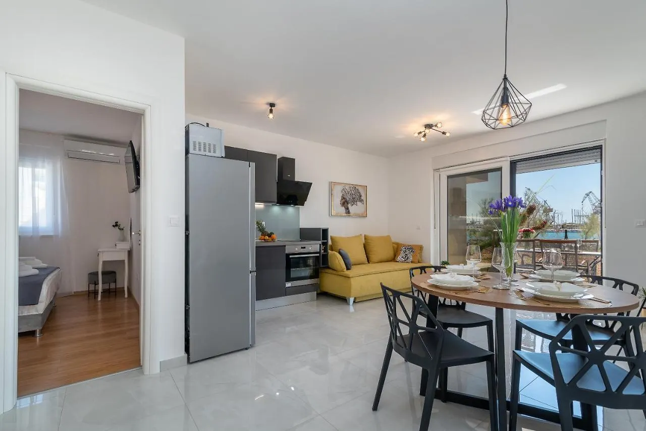 Infinity Residence Trogir 0*,